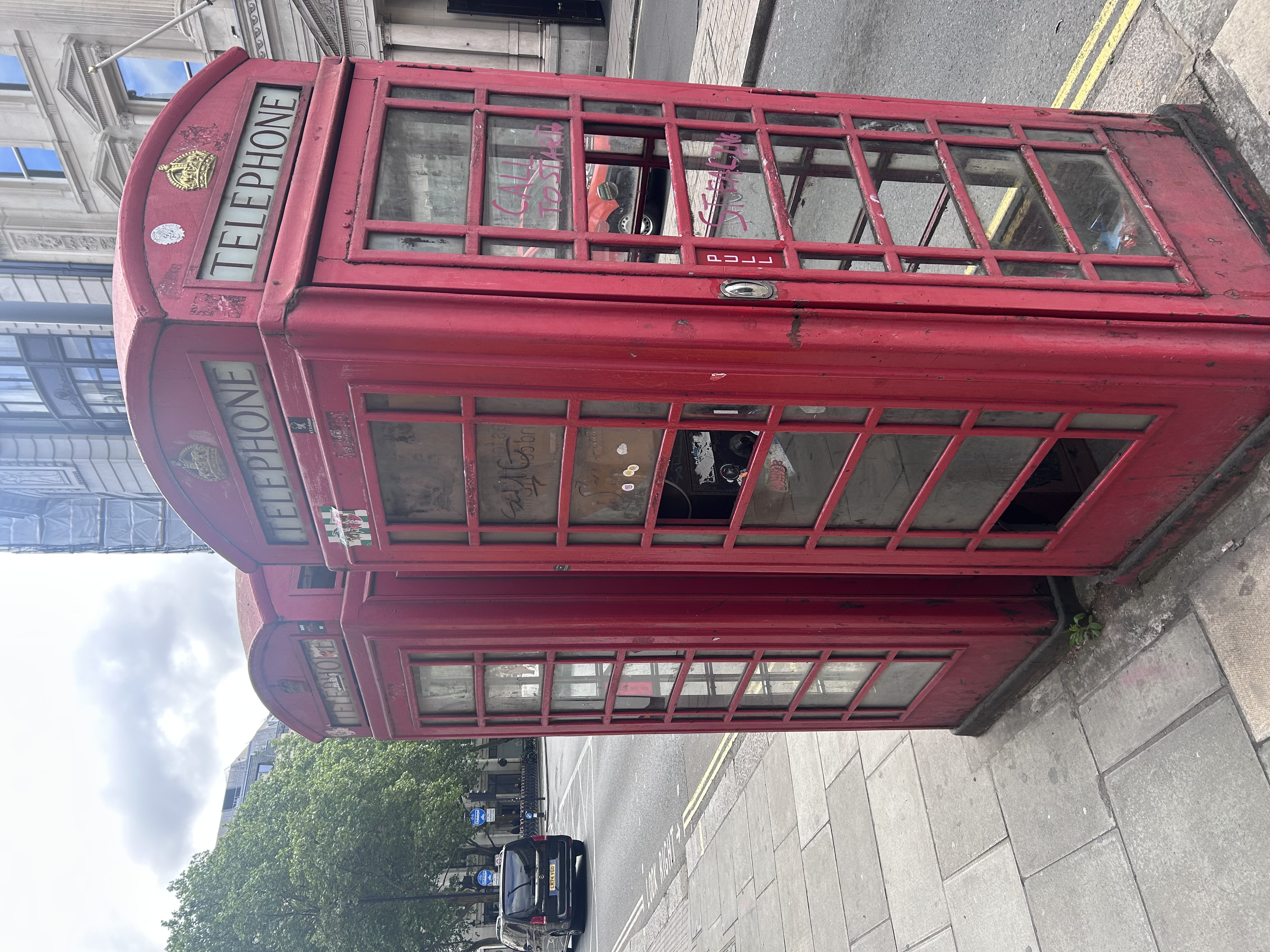 Red telephone box in Pall Mall, London